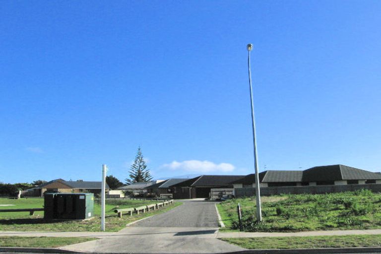 Photo of property in 3 William Noel Place, Waikanae Beach, Waikanae, 5036