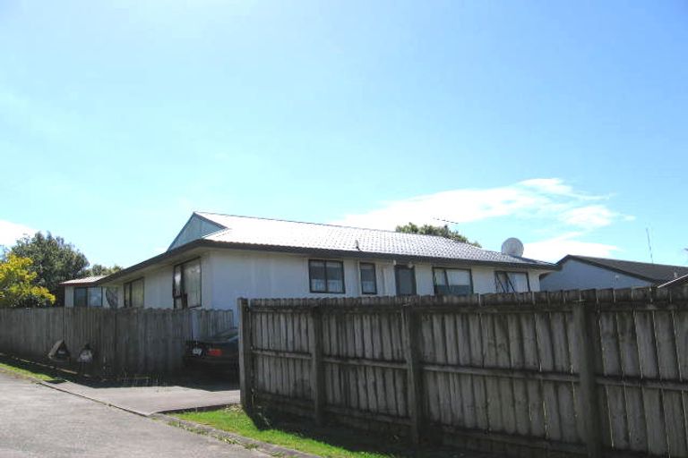 Photo of property in 2/31 Caribbean Drive, Unsworth Heights, Auckland, 0632