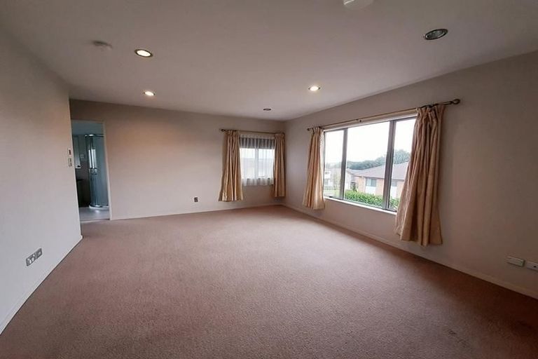 Photo of property in 25 Andy Crescent, Flat Bush, Auckland, 2016
