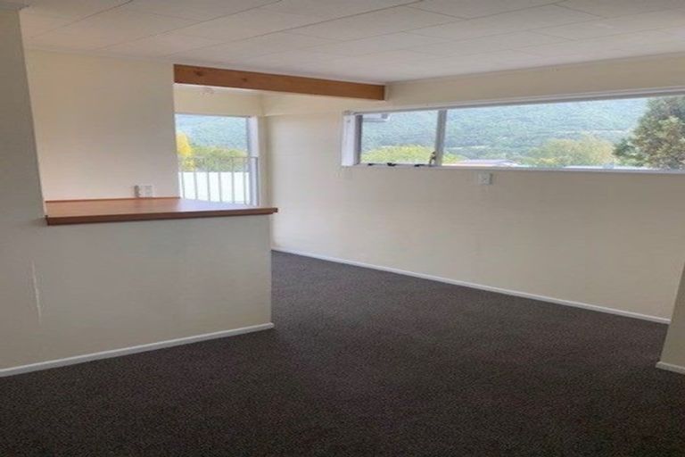 Photo of property in 6 Haylock Grove, Totara Park, Upper Hutt, 5018