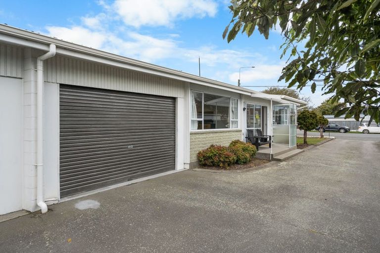 Photo of property in 1/33 Prestons Road, Redwood, Christchurch, 8051