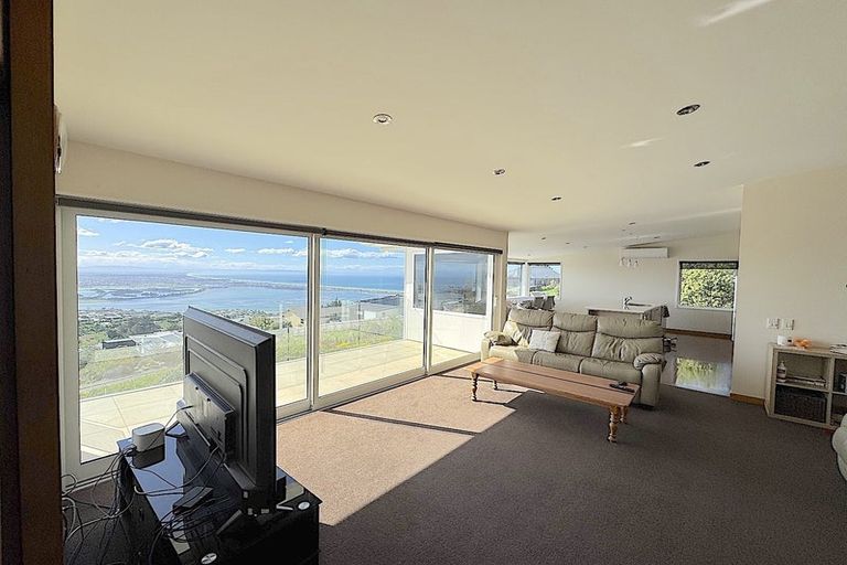 Photo of property in 2 Clearview Lane, Mount Pleasant, Christchurch, 8081