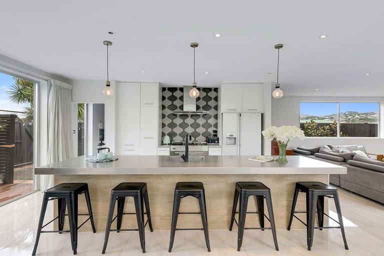 Photo of property in 13a Main Road, Titahi Bay, Porirua, 5022