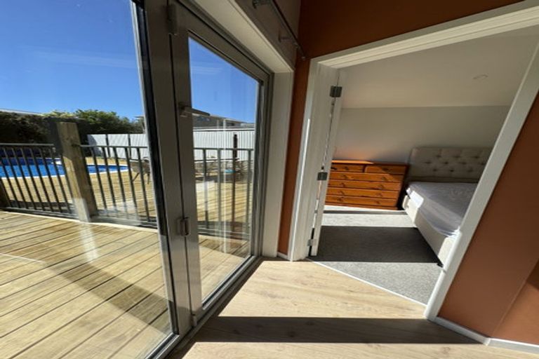 Photo of property in 8 September Place, Forrest Hill, Auckland, 0620