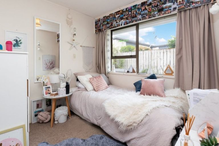 Photo of property in 2/77 Stanniland Street, Sunnyhills, Auckland, 2010