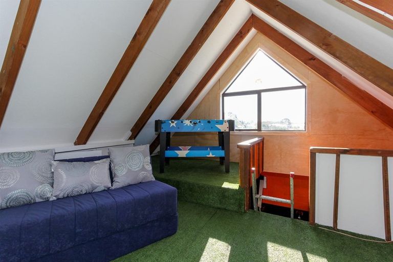 Photo of property in 13 Poplar Grove, Whalers Gate, New Plymouth, 4310