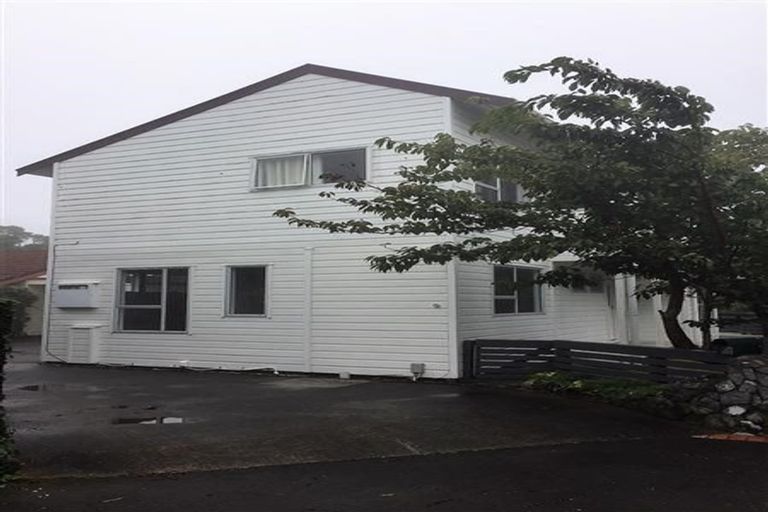 Photo of property in 13a Kingsbridge Place, Newlands, Wellington, 6037