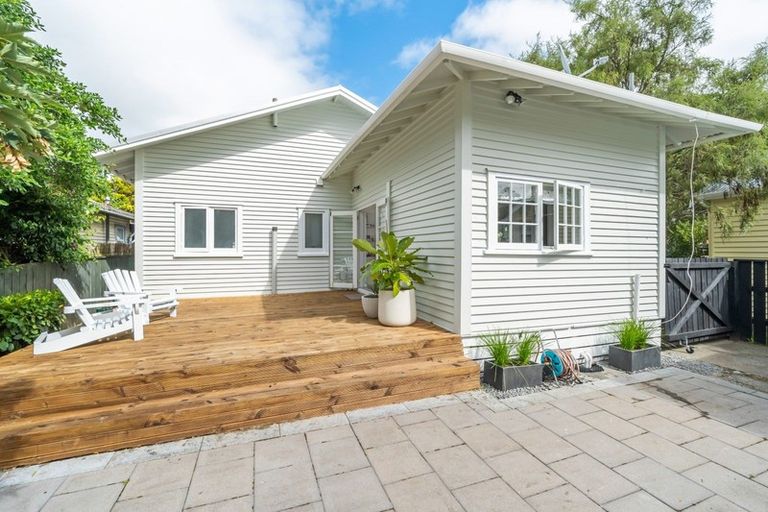 Photo of property in 1 Heath Grove, Waiwhetu, Lower Hutt, 5010