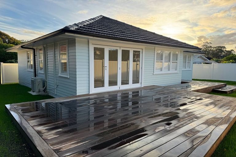 Photo of property in 117 Vodanovich Road, Te Atatu South, Auckland, 0610