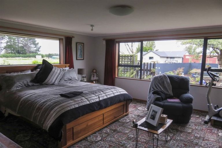 Photo of property in 14 Kirkoswald Street, Wallacetown, 9816