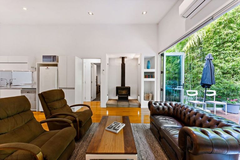 Photo of property in 16c Charmaine Road, Torbay, Auckland, 0630