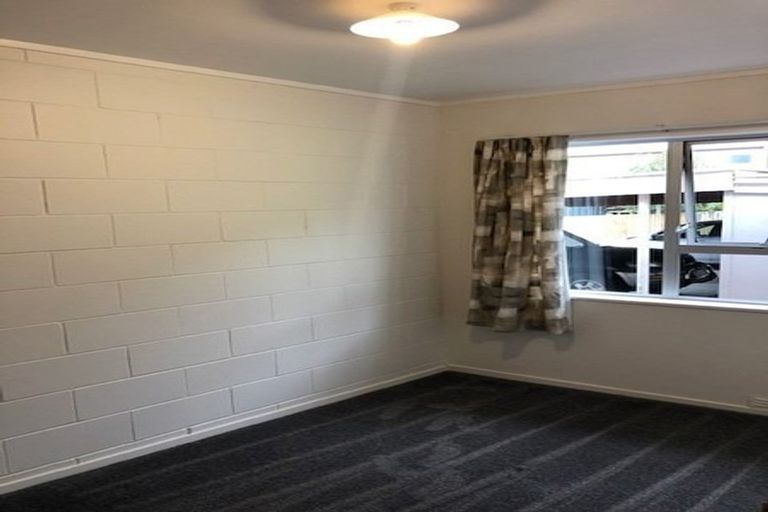 Photo of property in 2/100 Lynwood Road, New Lynn, Auckland, 0600