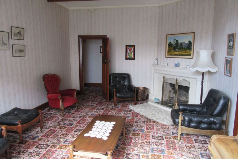 Photo of property in 33 Rhodes Street, Waimate, 7924