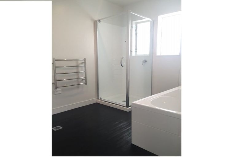 Photo of property in 53 Seymour Road, Sunnyvale, Auckland, 0612