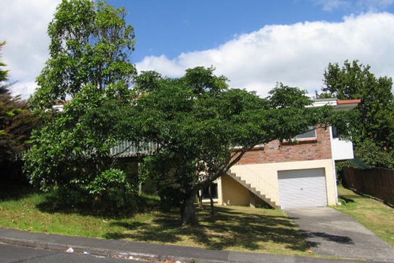 Photo of property in 3/2 Simon Ellice Drive, Bayview, Auckland, 0629
