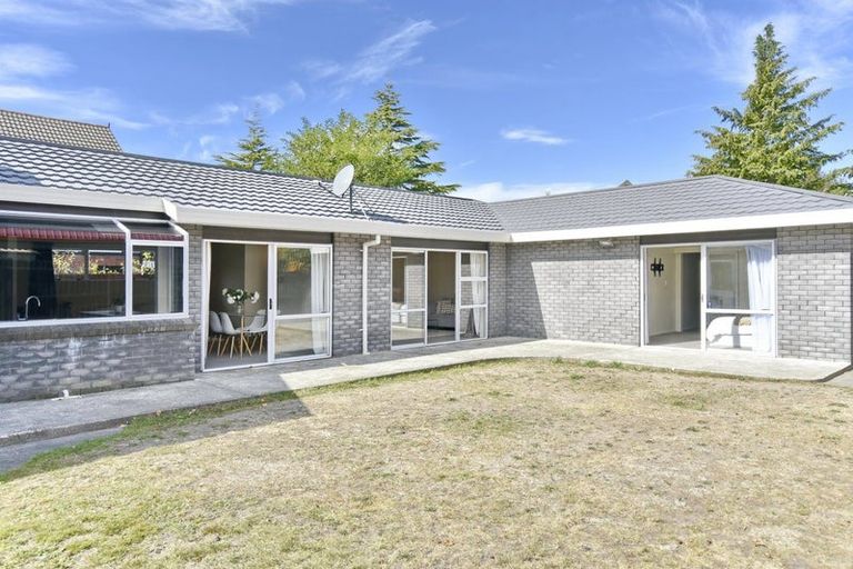 Photo of property in 142 Royal Park Drive, Parklands, Christchurch, 8083