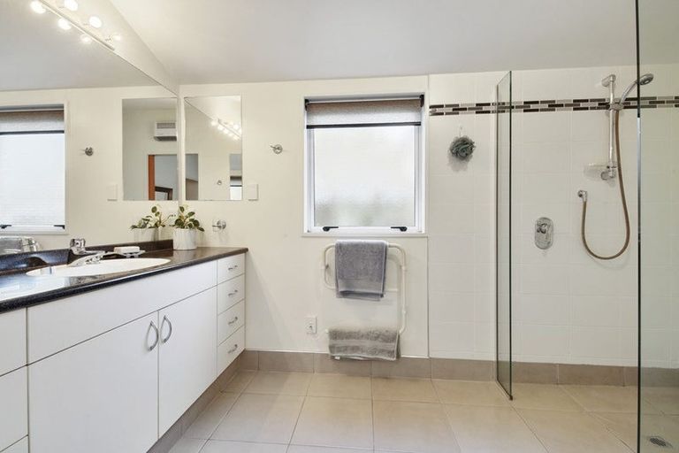 Photo of property in 17 Seagrave Place, Ilam, Christchurch, 8041