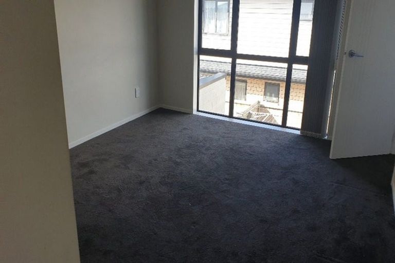 Photo of property in 16 Millcroft Lane, Ranui, Auckland, 0612