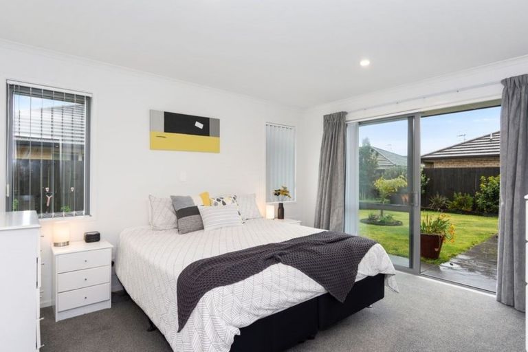 Photo of property in 30 Rainey Crescent, Papamoa Beach, Papamoa, 3118