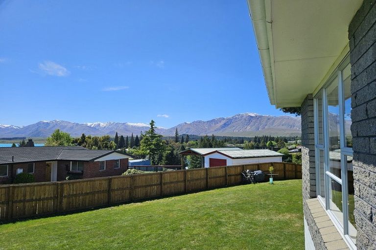 Photo of property in 32 Aorangi Crescent, Lake Tekapo, 7999