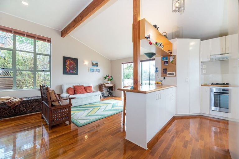 Photo of property in 2/16 Zion Road, Birkenhead, Auckland, 0626