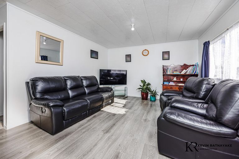 Photo of property in 2/62 Redcrest Avenue, Red Hill, Papakura, 2110