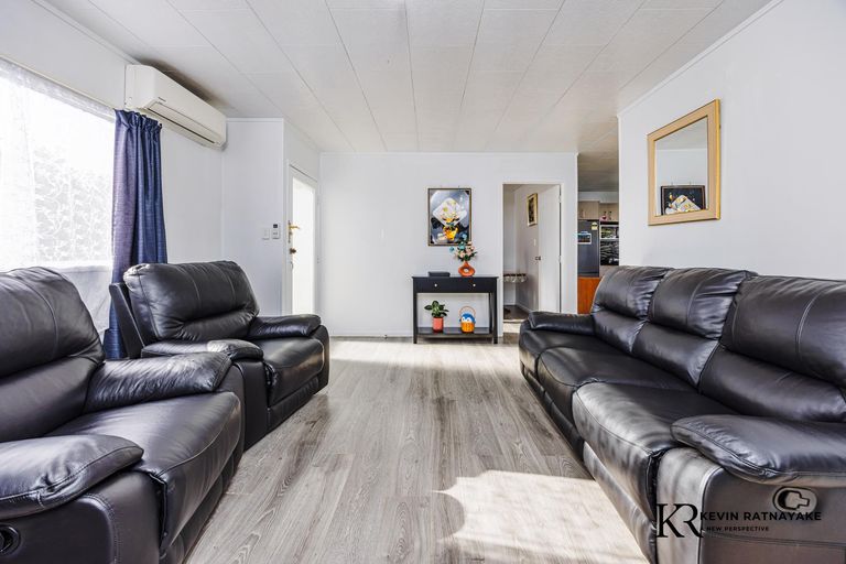 Photo of property in 2/62 Redcrest Avenue, Red Hill, Papakura, 2110