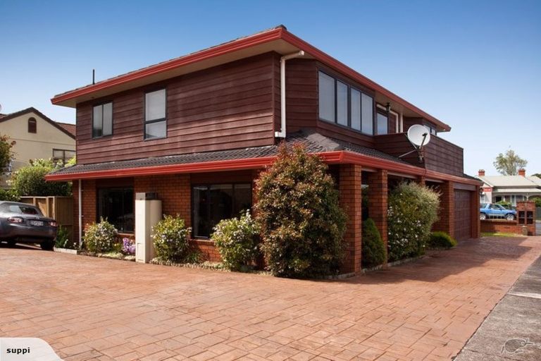 Photo of property in 2/92 Saint Lukes Road, Sandringham, Auckland, 1025