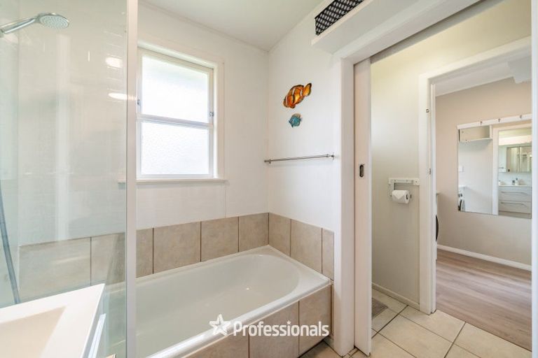 Photo of property in 10 Gray Avenue, Paraparaumu Beach, Paraparaumu, 5032