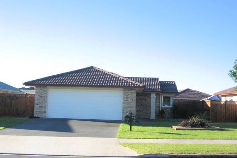 Photo of property in 13 Croftview Road, Wattle Downs, Auckland, 2103