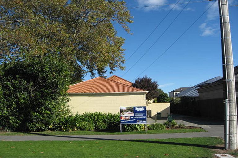 Photo of property in 1/37 Garreg Road, Fendalton, Christchurch, 8052