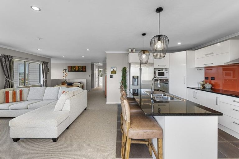 Photo of property in 36 Cape Vista Crescent, Pukekohe, 2120