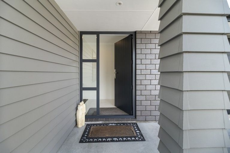 Photo of property in 5 Mackillop Way, Brooklands, New Plymouth, 4310