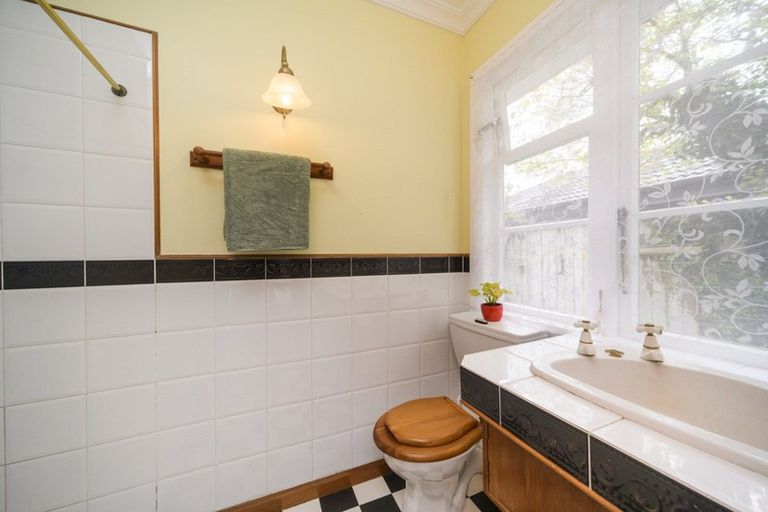 Photo of property in 265 Victoria Avenue, Hokowhitu, Palmerston North, 4410