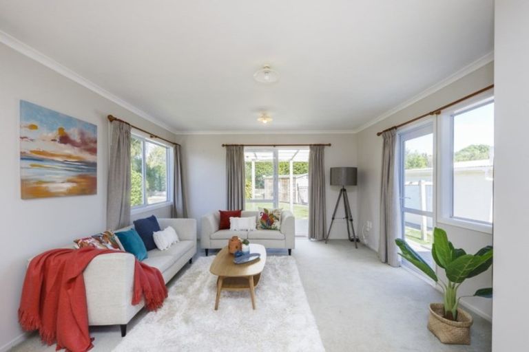 Photo of property in 37 Parkland Crescent, Terrace End, Palmerston North, 4410