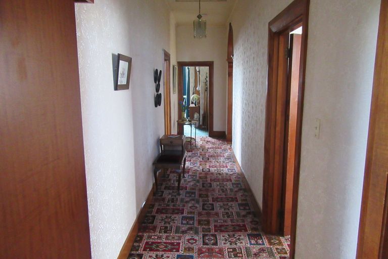 Photo of property in 33 Rhodes Street, Waimate, 7924