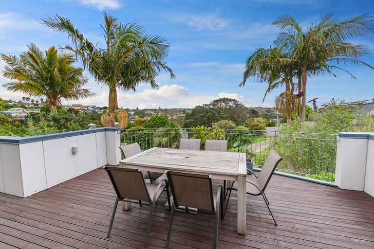 Photo of property in 1/884 Beach Road, Waiake, Auckland, 0630