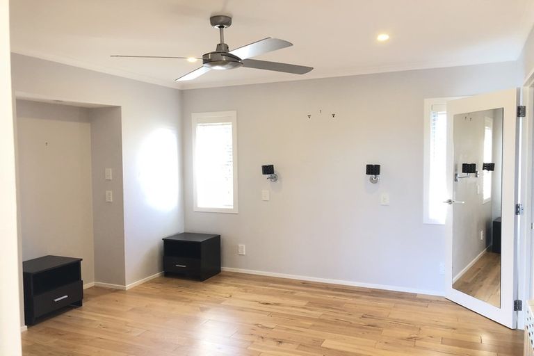 Photo of property in 27 Lagoon Way, West Harbour, Auckland, 0618