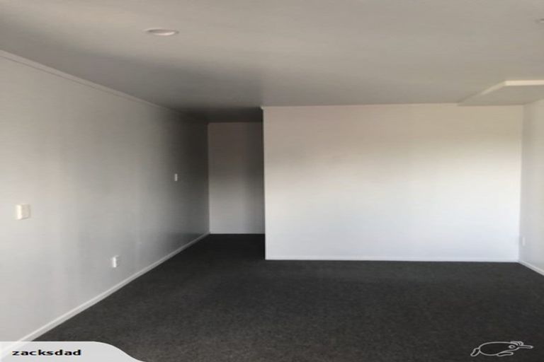 Photo of property in 1 Wakeling Avenue, Te Atatu South, Auckland, 0610