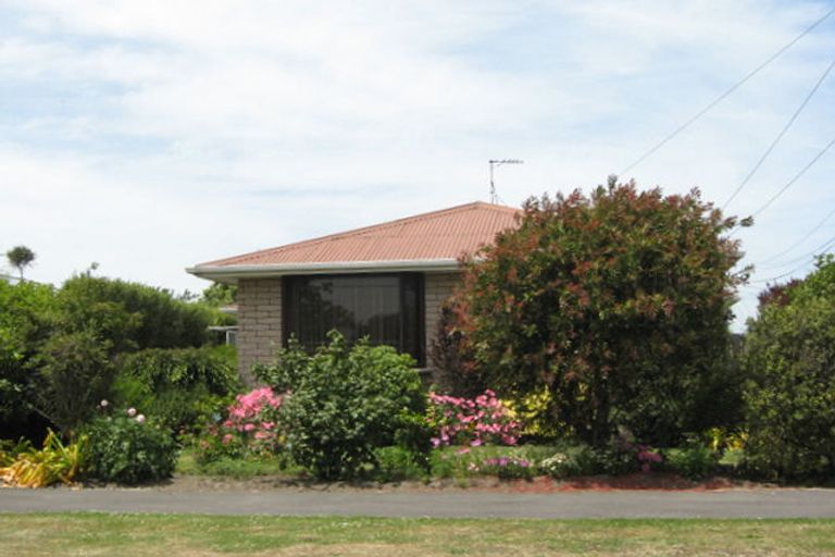 Photo of property in 40 Emlyn Place, Avondale, Christchurch, 8061