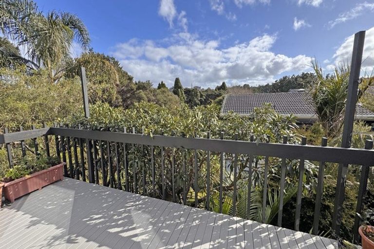 Photo of property in 8 Langstone Place, Chatswood, Auckland, 0626