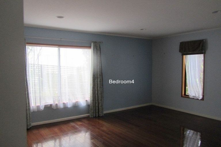 Photo of property in 8 Carrowmore, Pinehill, Auckland, 0632