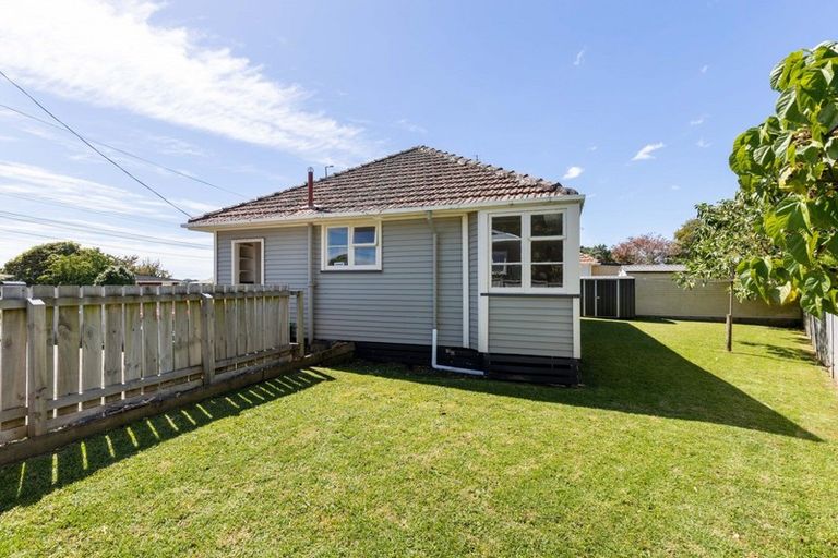 Photo of property in 121 Frankley Road, Frankleigh Park, New Plymouth, 4310