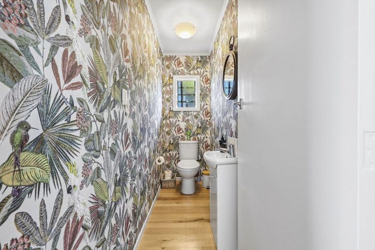 Photo of property in 13 Colmar Road, Mellons Bay, Auckland, 2014
