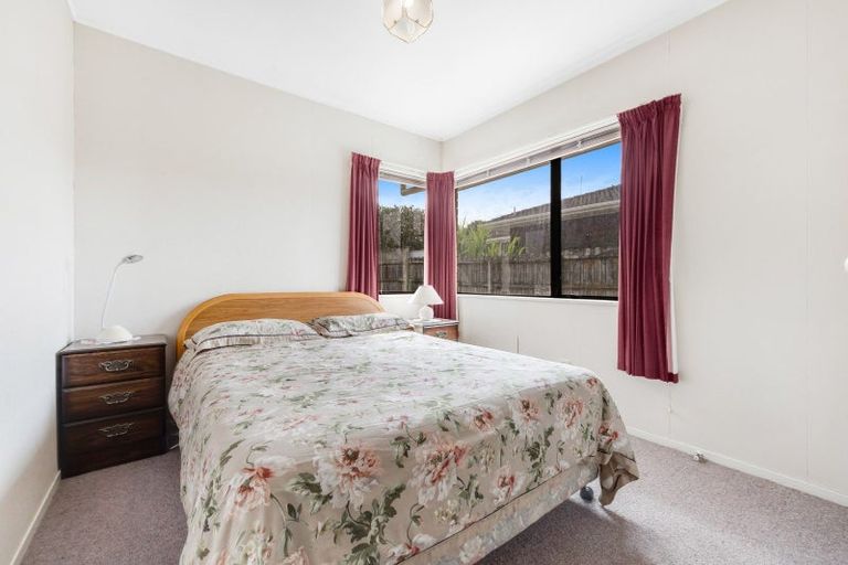 Photo of property in 1/73 Aviemore Drive, Highland Park, Auckland, 2010