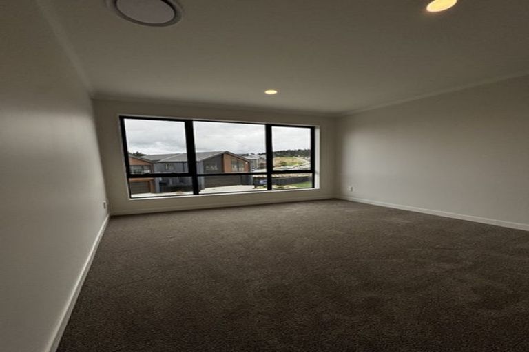 Photo of property in 3 Kikorangi Drive, Wainui, Silverdale, 0992