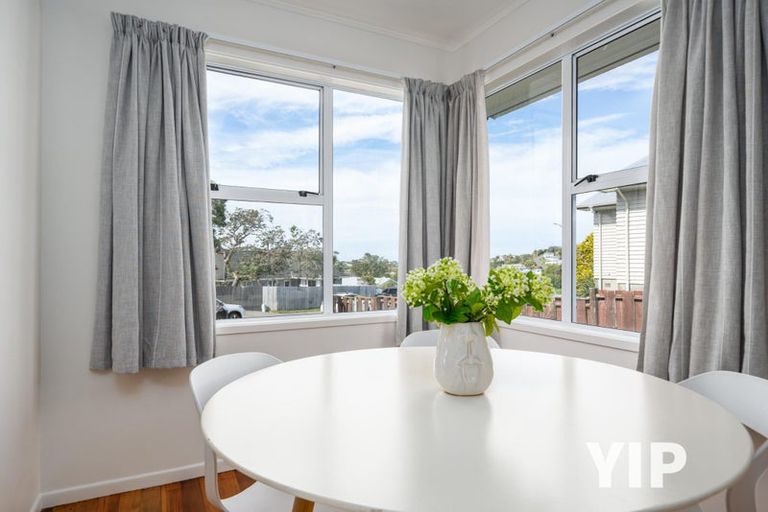 Photo of property in 7 Loasby Crescent, Newlands, Wellington, 6037
