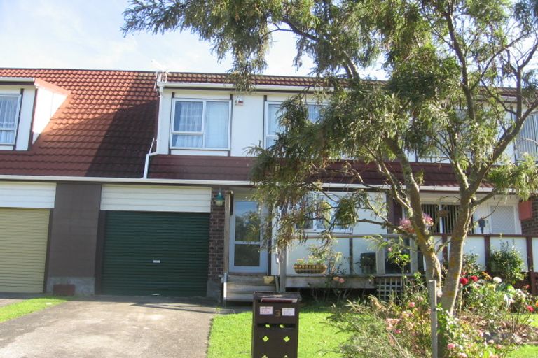 Photo of property in 3 Halyard Place, Whitby, Porirua, 5024