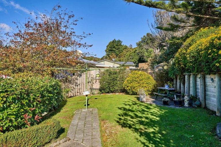 Photo of property in 75 Omapere Street, Whitby, Porirua, 5024