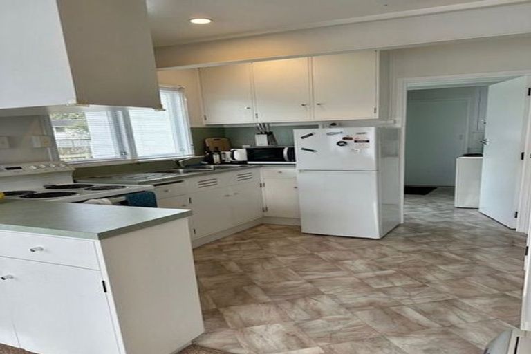 Photo of property in 16 Keldale Place, Forrest Hill, Auckland, 0620